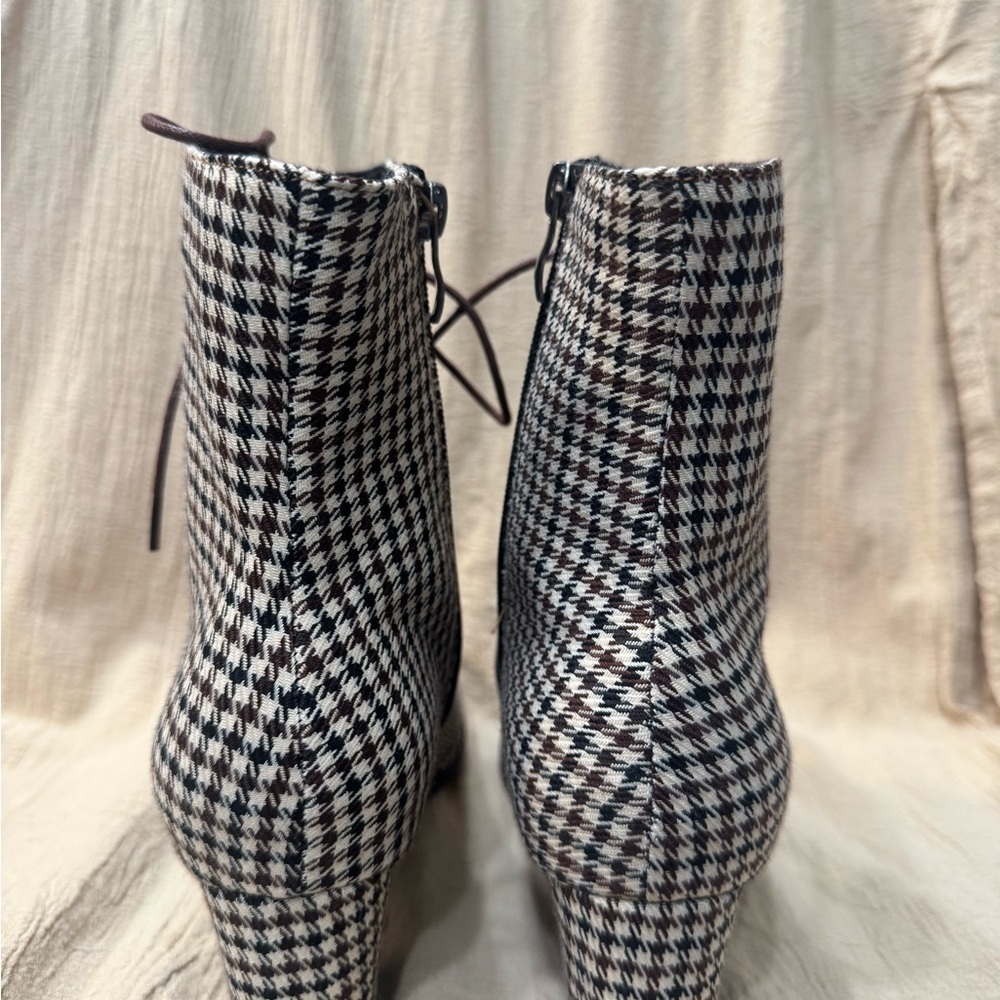 Elegant Houndstooth Lace-Up Ankle Boots - Picture 4 of 5